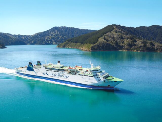 남북섬 횡단 페리이동 (Interislander or Bluebridge Ferry)