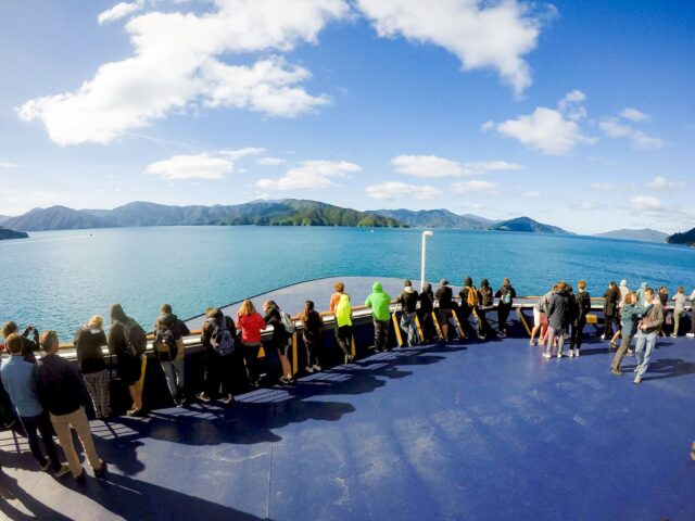 남북섬 횡단 페리이동 (Interislander or Bluebridge Ferry)