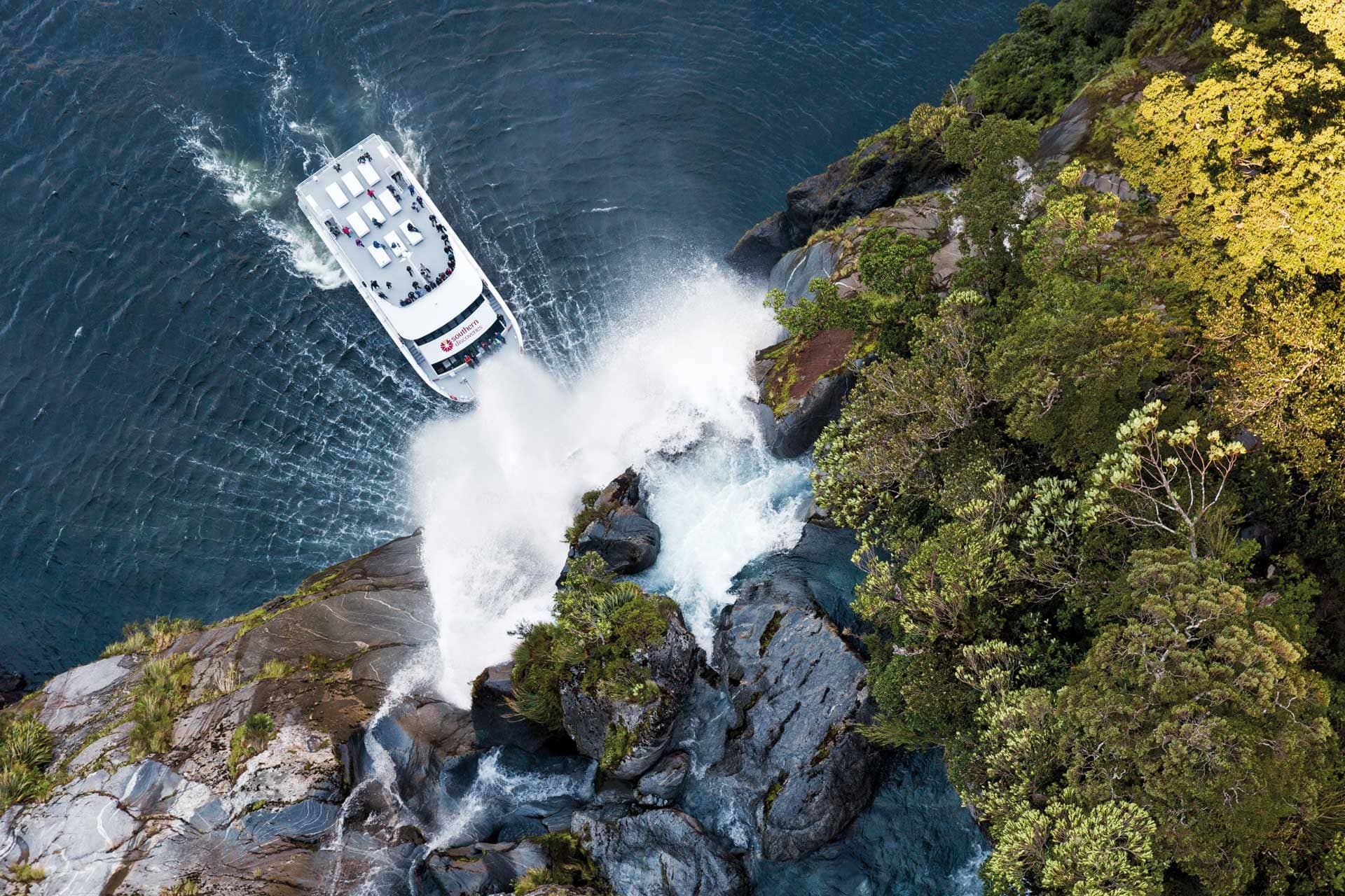 밀포드사운드 시닉 크루즈 (Milford Sound Scenic Cruise)